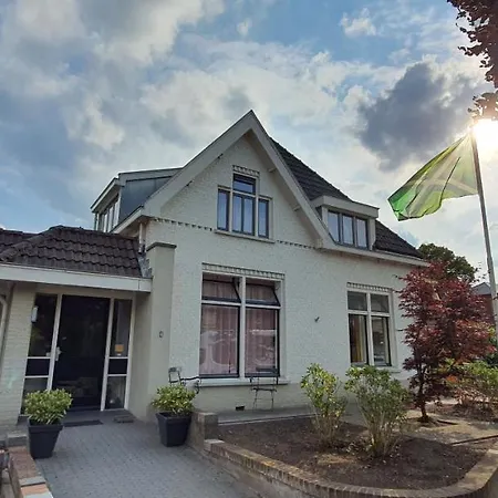 De Remise Bed and breakfast 3*